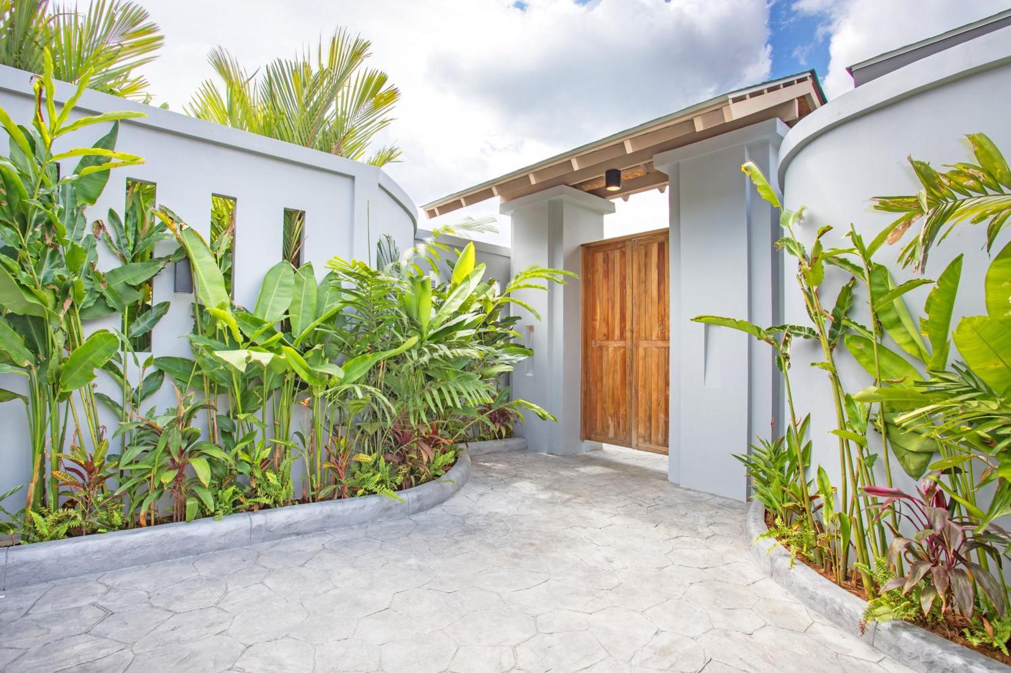 Luxury 2br Dalaa 3, Private Eco Pool, Gated Residence, *